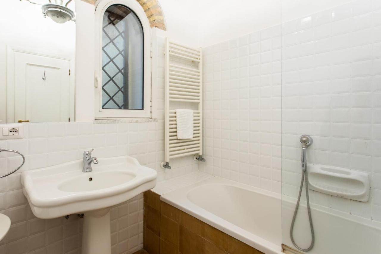Gambero Apartments Рим Екстериор снимка